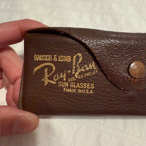 Vintage Women’s Bausch & Lomb Ray-Ban Aviator Sunglasses (with Original Case) - Picture 2 of 3